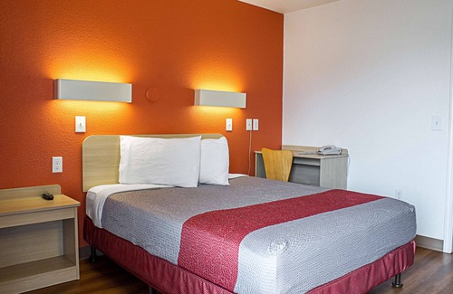 Kalispell Hotel | Motel 6 Kalispell, MT