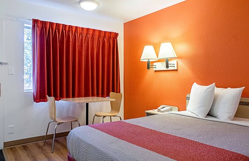 Kalispell Hotel | Motel 6 Kalispell, MT