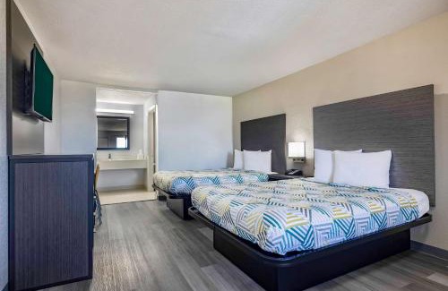 Lake Charles Hotel | Motel 6 Lake Charles, LA