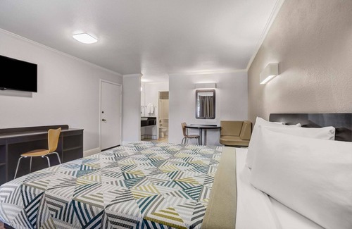 Lodi Hotel | Motel 6 Lodi, CA