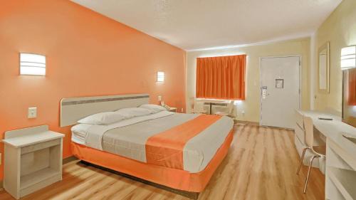 Maple Shade Hotel | Motel 6-Maple Shade Township, NJ - Philadelphia - Mt Laurel