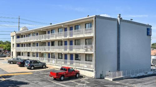 Maple Shade Hotel | Motel 6-Maple Shade Township, NJ - Philadelphia - Mt Laurel