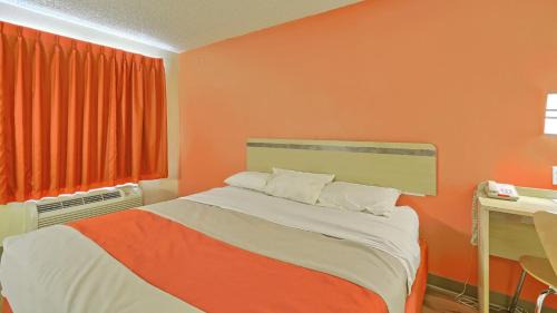 Maple Shade Hotel | Motel 6-Maple Shade Township, NJ - Philadelphia - Mt Laurel