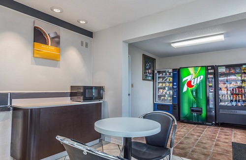 Mount Vernon Hotel | Motel 6 Mount Vernon, IL