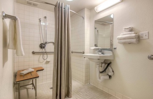 Lake Hotel | Motel 6 Oceanside, CA