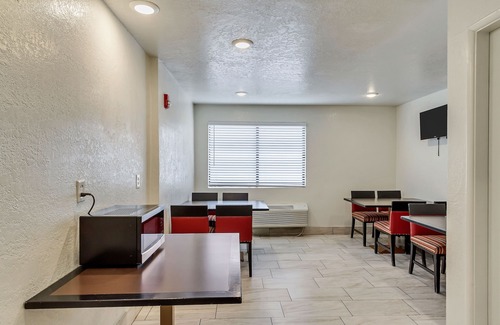 Ogden Hotel | Motel 6 Ogden, UT- Downtown