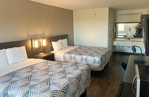 Ozark Hotel | Motel 6 Ozark, AR