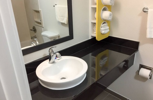 Orange Prairie Hotel | Motel 6 Peoria, IL