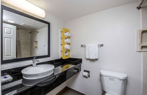 Orange Prairie Hotel | Motel 6 Peoria, IL