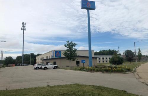 Orange Prairie Hotel | Motel 6 Peoria