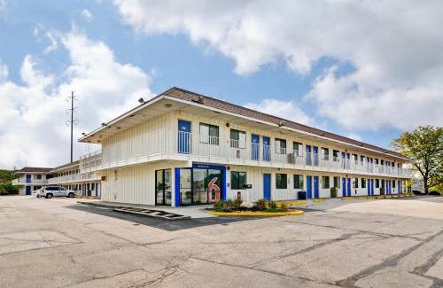 South Hills Hotel | Motel 6-Pittsburgh, PA - Crafton