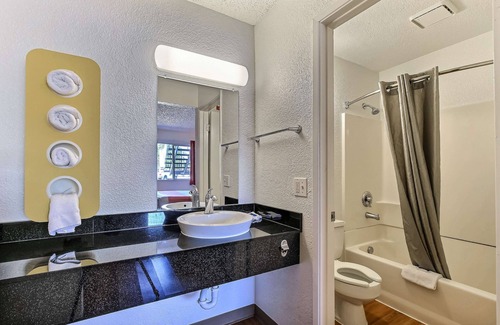 Pleasanton Hotel | Motel 6 Pleasanton, CA