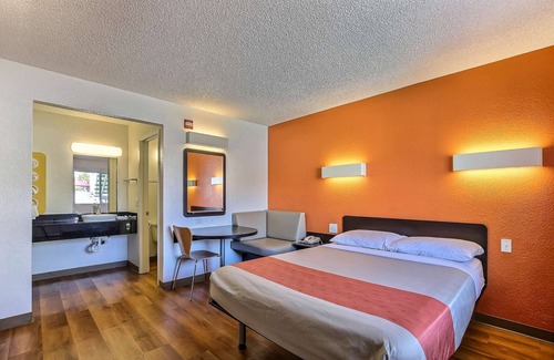 Pleasanton Hotel | Motel 6 Pleasanton, CA