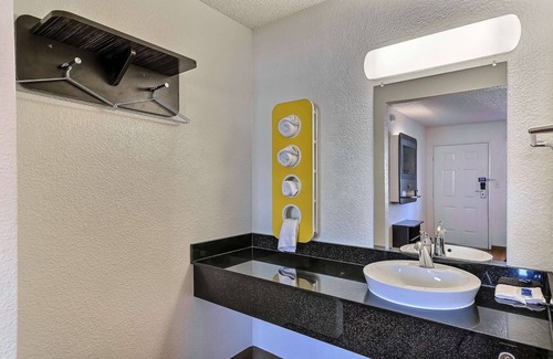 Pleasanton Hotel | Motel 6 Pleasanton, CA