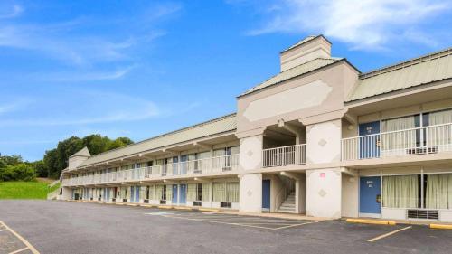 Pulaski Hotel | Motel 6-Pulaski, TN