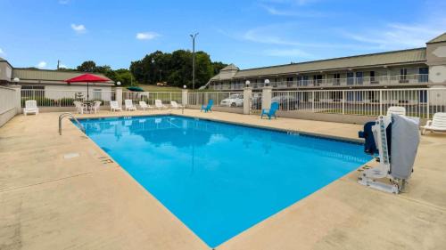 Pulaski Hotel | Motel 6-Pulaski, TN