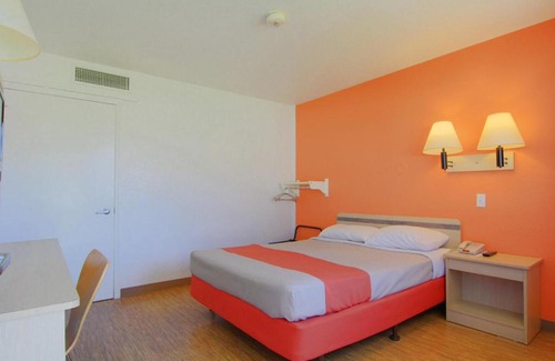 Rapid City Hotel | Motel 6-Rapid City, SD