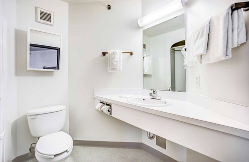 Red Deer Hotel | Motel 6 Red Deer, AB