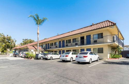 Riverside Hotel | Motel 6 Riverside, CA - UCR East