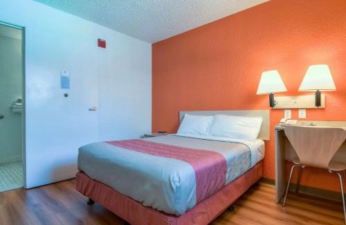 Rowland Heights Hotel | Motel 6-Rowland Heights, CA - Los Angeles - Pomona