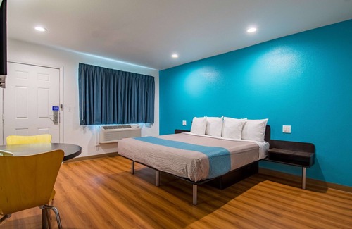 San Bernardino Hotel | Motel 6 San Bernardino, CA - Downtown