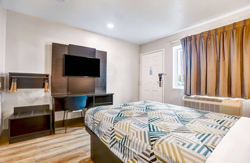 San Bernardino Hotel | Motel 6 San Bernardino, CA - South