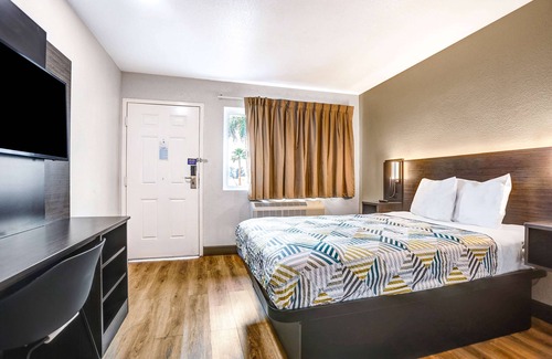 San Bernardino Hotel | Motel 6 San Bernardino, CA - South