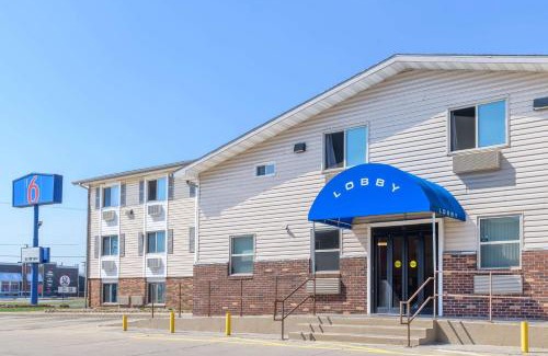 Sedalia Hotel | Motel 6-Sedalia, MO