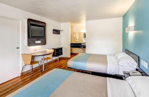Lacy-Lakeview Hotel | Motel 6 Waco - Lacy Lakeview