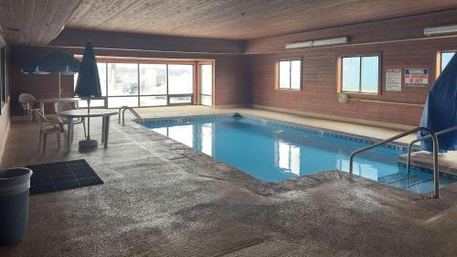 Waterloo Hotel | Motel 6-Waterloo, IA