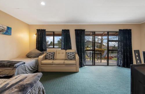 Motuoapa House | Motuoapa Studio - Motuoapa Holiday Unit