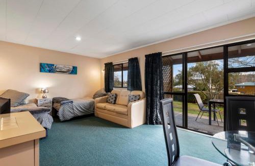 Motuoapa House | Motuoapa Studio - Motuoapa Holiday Unit