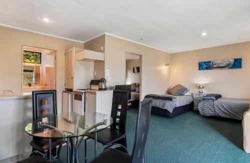 Motuoapa House | Motuoapa Studio - Motuoapa Holiday Unit