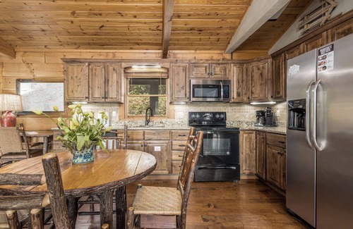 Pittman Center Cabin | Mountain Memories: Mountain Cabin with Awe-Inspiring Views!