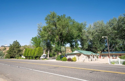Zion National Park East Entrance Apartment | Mount Carmel Motel & RV Near Zion NP Bryce Room