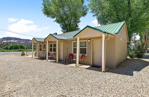 Zion National Park East Entrance Apartment | Mount Carmel Motel & RV Near Zion NP Bryce Room
