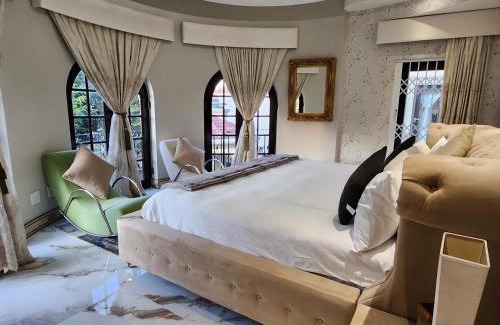 Greater Johannesburg Metropolitan Area Cabin | Mount Grand Boutique - 110 Mount Street