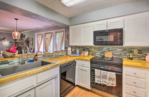 Mount Ida Condo | Mount Ida Condo w/Balcony + Resort Amenities