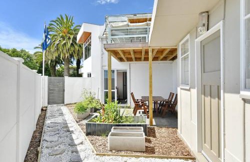 Mount Pleasant House | Mount Pleasant - Ocean Views - 3 bedroom with bathtub