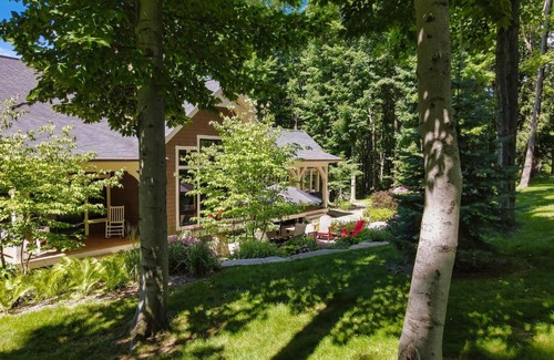Boyne Falls House | Mount Saalbach