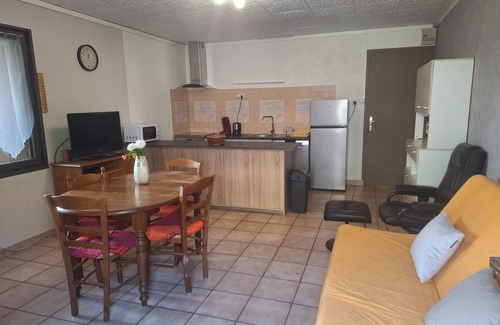La Salle-en-Beaumont Apartment | Mountain apartment. Pets allowed