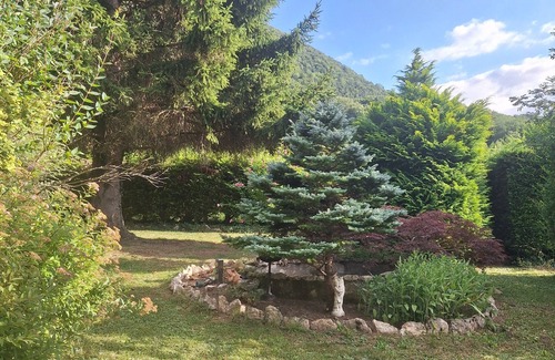 La Salle-en-Beaumont Apartment | Mountain apartment. Pets allowed