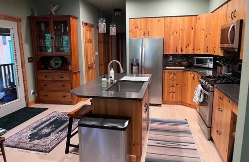 Enumclaw House | Mountain cabin - fun in all seasons!