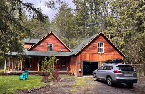 Enumclaw House | Mountain cabin - fun in all seasons!