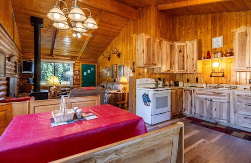 Cody Cabin | Mountain Cabin Near Clarks Fork River