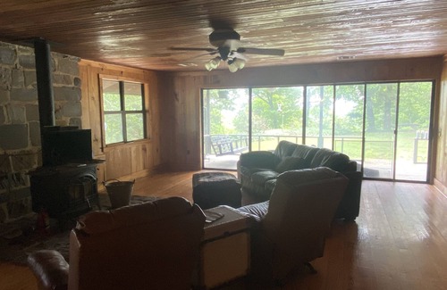 Bates Cabin | Mountain Cabin with camp sites - additional charge