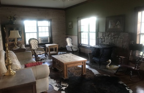 Bates Cabin | Mountain Cabin with camp sites - additional charge