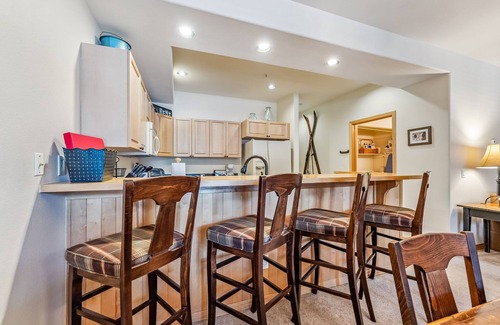 Warrior's Mark Condo | Mountain Escape | Hot Tub + Walk to Town