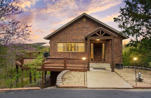 Blue Eye House | Mountain Estate Lake Front