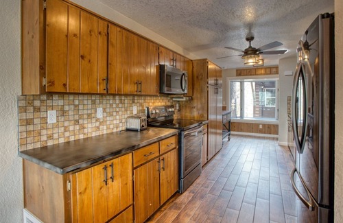 Show Low House | Mountain Getaway | 2BR + Loft | Game Room